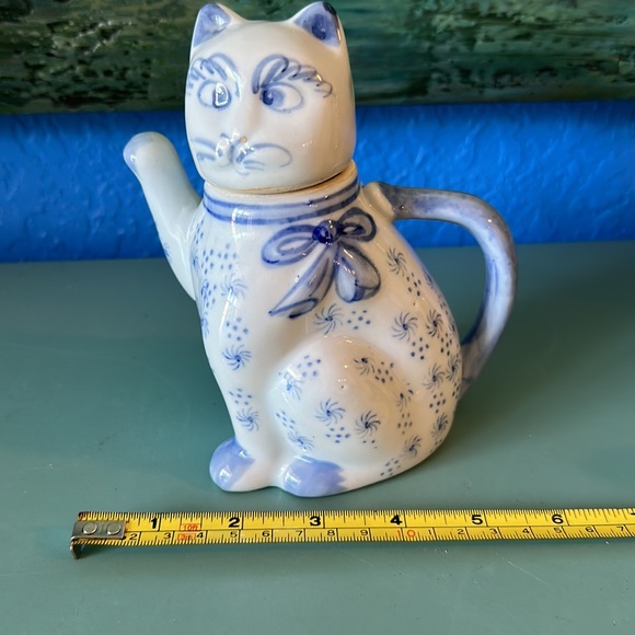 Vintage Blue and White ceramic Asian Cat Teapot Don’t you love that face. ! - Picture 4 of 8